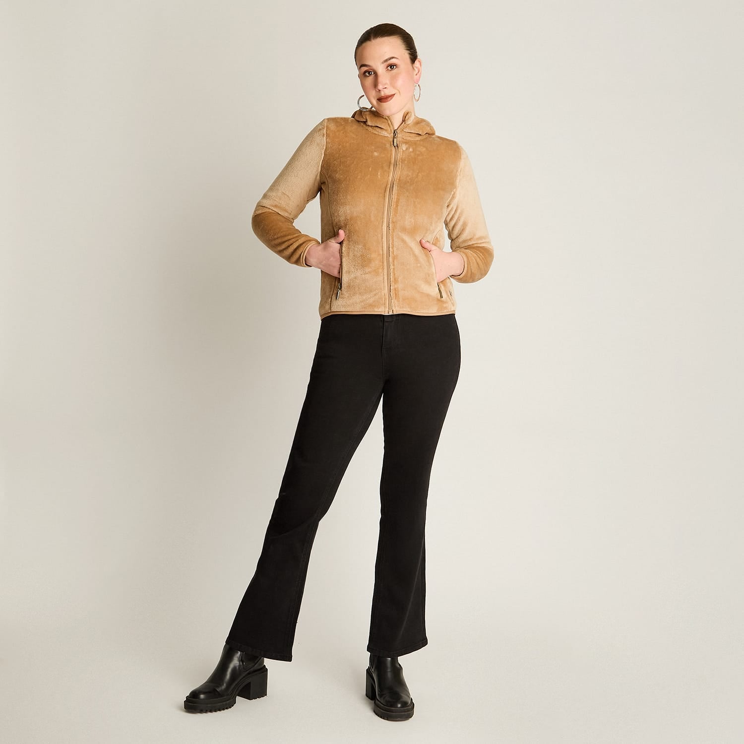 Poleron Coral Fleece Camel Manga Larga Elasticidad Media Sin Forro Calce Normal Tela Punto